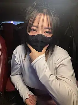 Xiao-mo520 - 美导老师下班兼职，咖啡厅偷玩小粉，刺激，敏感体质易失控，哥哥轻点，完成目标脱一件