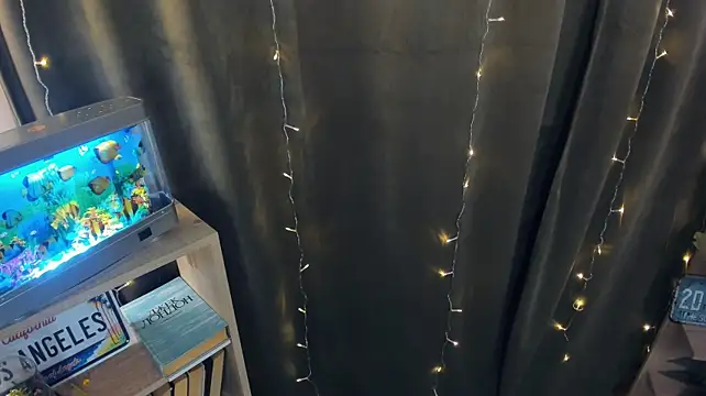 FredaWaterfall - Kiss Cam