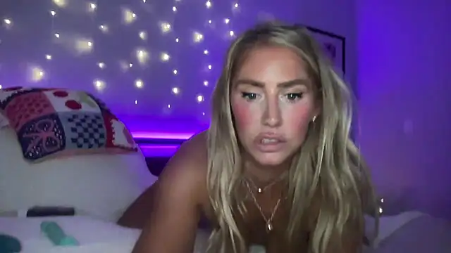 Fitnessbabe69 - vibrator on pussy