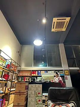Yiyi_yi - 店门口夹假鸡鸡