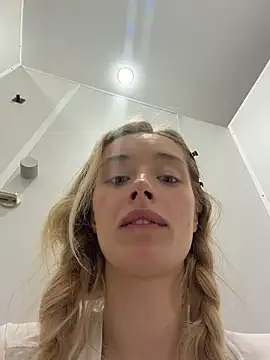 PollyLolly - open door and check what's behind 👀
