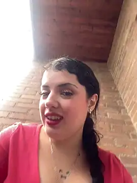 Noradior - take off top and show tits 🍒