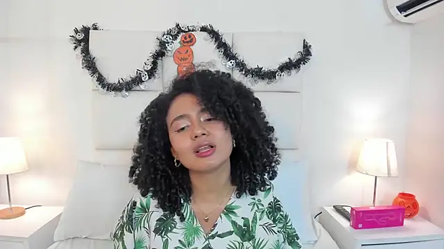 Kiraspell - Dance naked and spank my ass