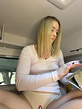MelanieTesss - Top Off + Oil tits 🍒💦