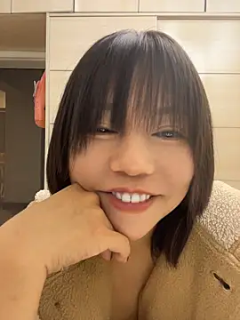 Tina626 - 请妈妈做美甲