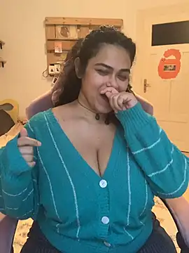 Curvydesifromgermany - Oil on tits