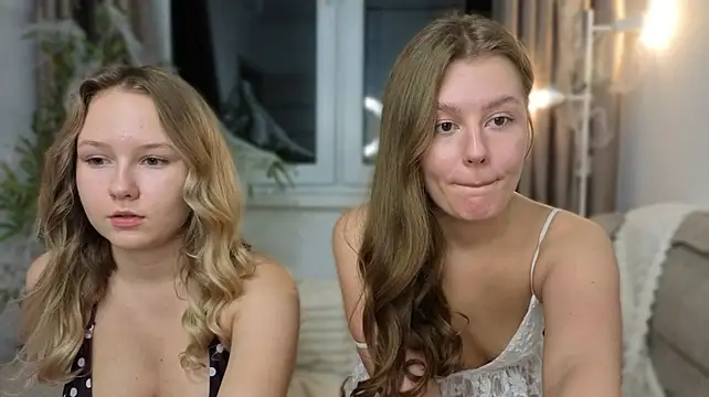 Elarisss - topless