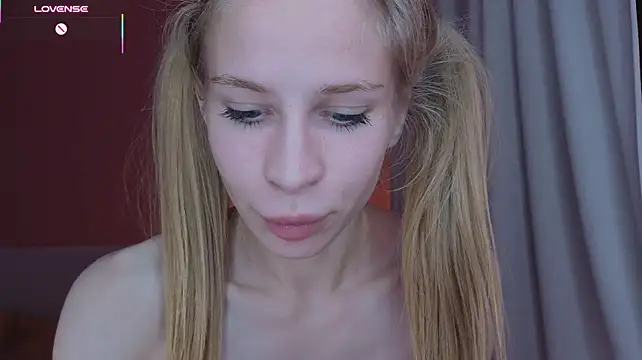 Elis_Fox - DOGGY POSE & FINGER PUSSY <3