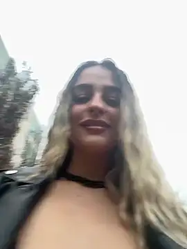 SelenaSweetie - BOOBS OUT AND WALK IN PUBLIC😏