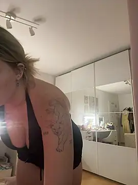 HotGirl01_ - show my boobs for 3 min 🍑