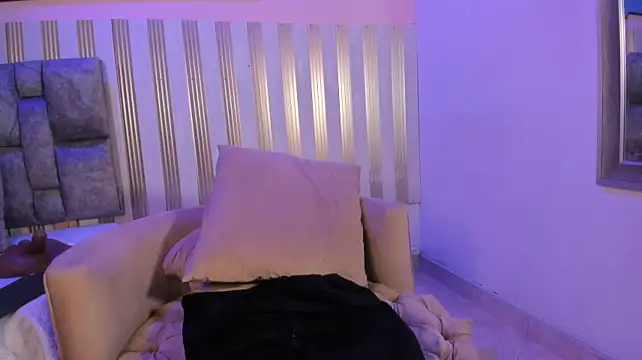 Nina_glow - go to bed and raise your legs🥵