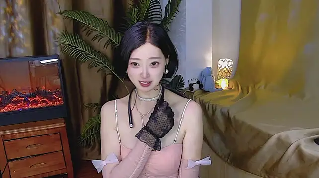 Vivienne520 - 穿上黑丝换套制服~