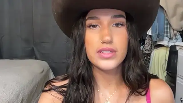 Ella2sweet - boob tease