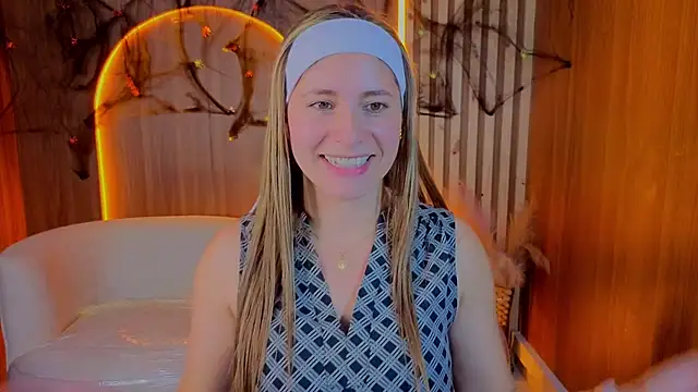 Aratna_Blonde_Tx - show ass + oil +2 spanks