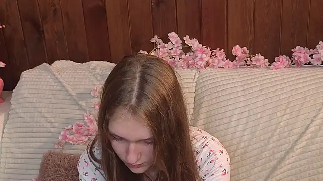 TeressaKapanke - Show my bare shoulders