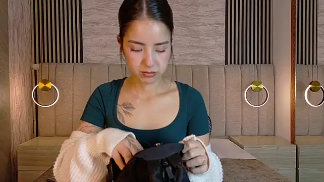 Giapearl25 - Naked and spank