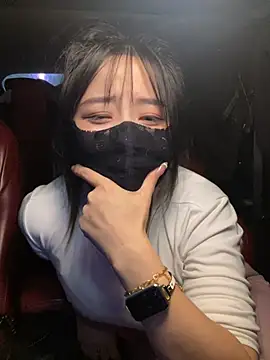 Xiao-mo520 - 美导老师下班兼职，咖啡厅偷玩小粉，刺激，敏感体质易失控，哥哥轻点，完成目标脱一件