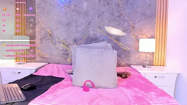 Anniie_Fox_