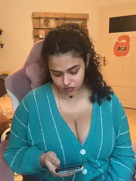 Curvydesifromgermany - Oil on tits