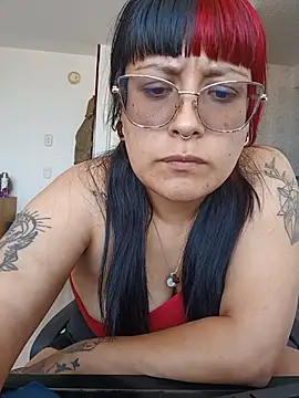 DaniPoison - TITS OUT🍒😬