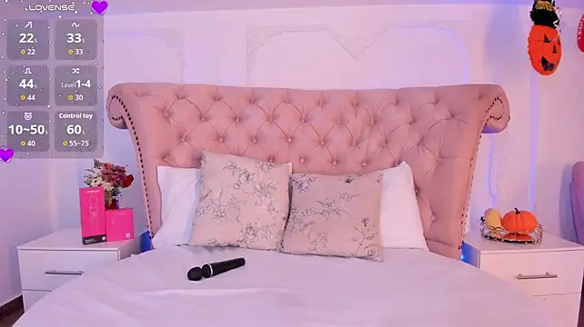 JuicyKendra_ - ❤️Doggy and finger in ass❤️