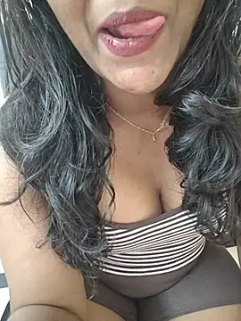 Tamil_aruna69 - Ice on boobs 🤣