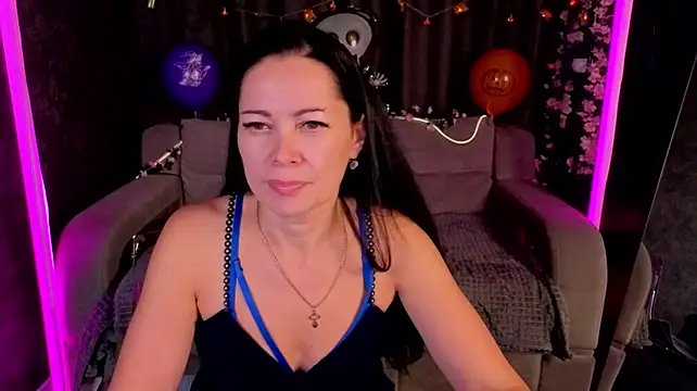 Maria_Howard - massage boobs close to cam