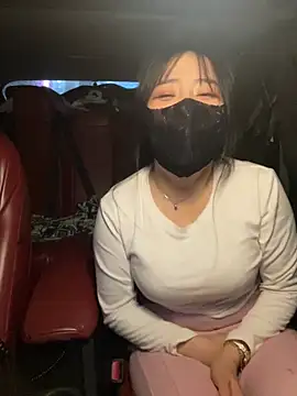 Xiao-mo520 - 美导老师下班兼职，咖啡厅偷玩小粉，刺激，敏感体质易失控，哥哥轻点，完成目标脱一件