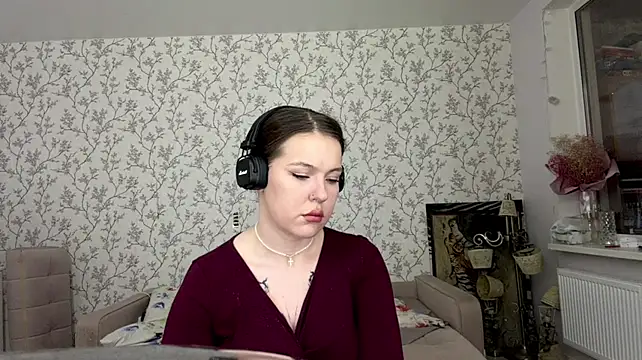 ElizbethPizza - air kisses for all