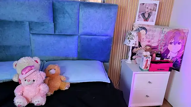 Delphine_doll - feed