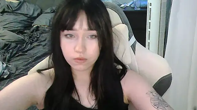 BodyEva - cute face