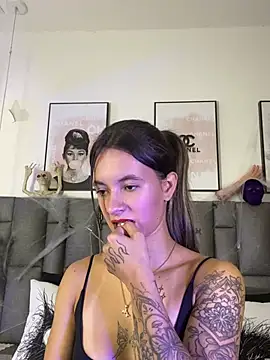 JuliaColemann - oil on the tits💦