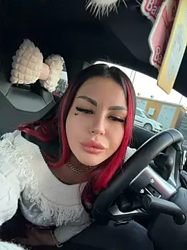 NaomyFlame - Squirt în public 💦