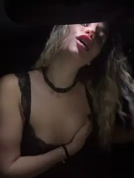 SelenaSweetie - BOOBS OUT AND WALK IN PUBLIC😏