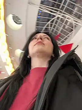 Bad_Girl_Elly - Big squirt in fitting room