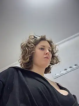 KellyKeler - Show Wet Pussy Lips Close-Up 🔥