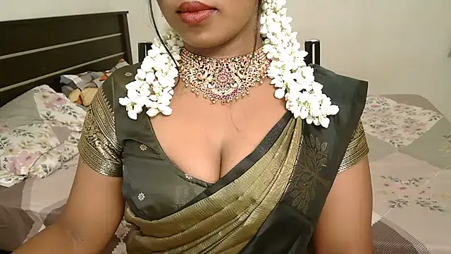 Dhiyapink - boobs oil massage