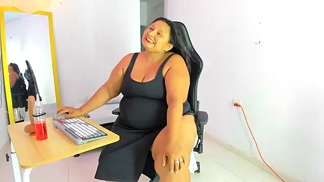 BWW-CINDY11 - I open my ass and I fart🍑😋
