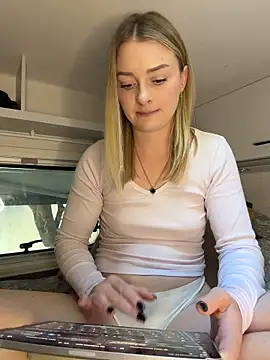 MelanieTesss - Top Off + Oil tits 🍒💦