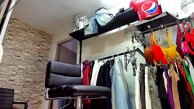 MAREIA_25 - HIDDEN CAM MAKE MY PUSSY SQUIRT ?