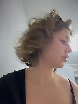 KellyKeler - Show Wet Pussy Lips Close-Up 🔥