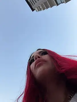 NaomyFlame - Squirt în public 💦