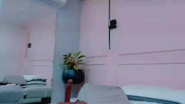 DanielleDNicola - show pussy and finger🍓😈
