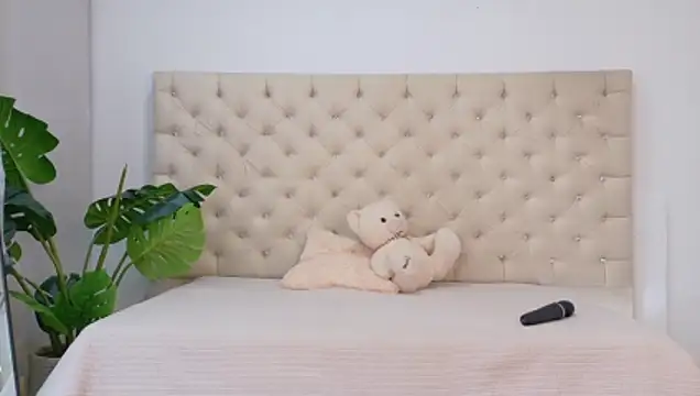 JosselynBrown - 😈Nipple squeeze😈