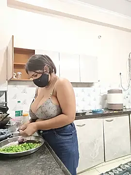 Busty_priya69 - Nipple clamps 😜 5 mnt cntrl