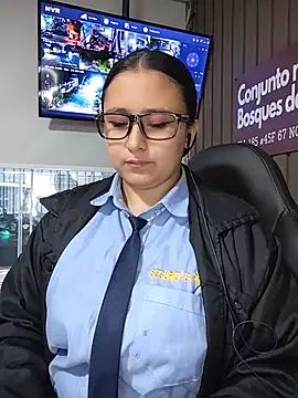 Cute_Penelope - zoom pussy+rub clitoris at work🤫shh