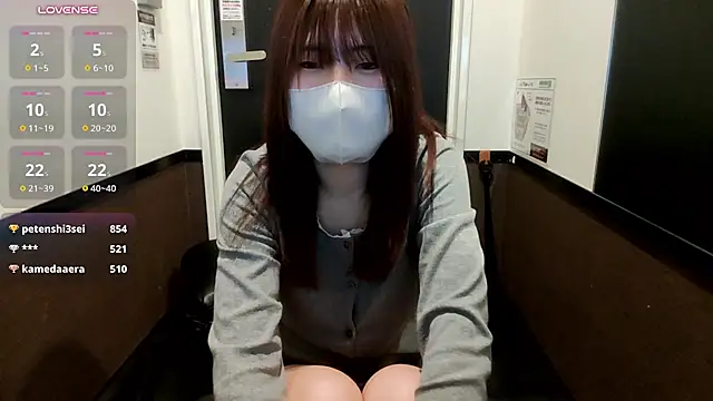 Hinanon_18 - 上の服を脱ぐ