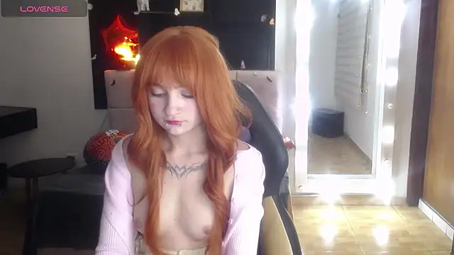 _Charlotte_Collins_ - play my nipples<3