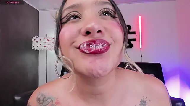 Miss_danika - fist in my ass
