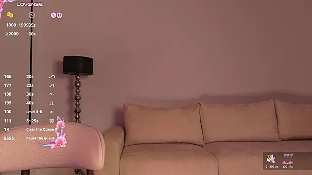 Mi-ra - play with dildo